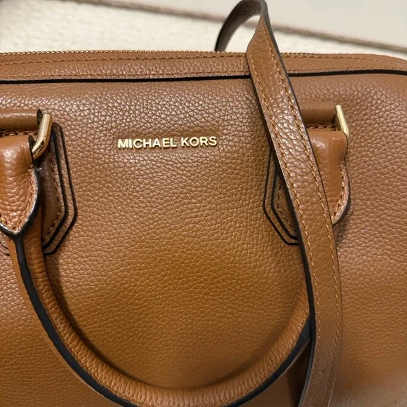 Michael Kors Mercer Medium crossbody - Picture 2 of 14